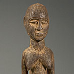 Statue de femme, bois à patine d’âge, 69,5 cm